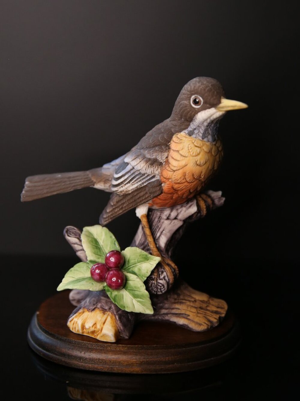 Andrea by Sadek Porcelain Bird figurine Robin 9973